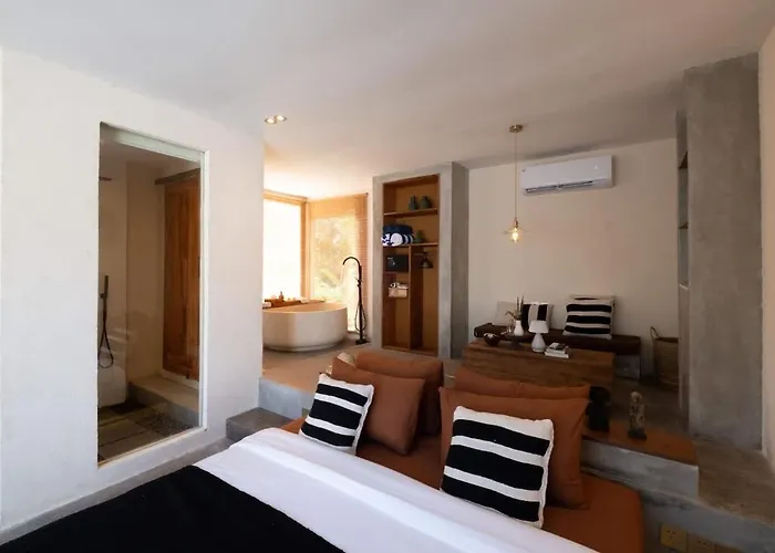 Tropical Ulu Private Pool Suite- Canna *