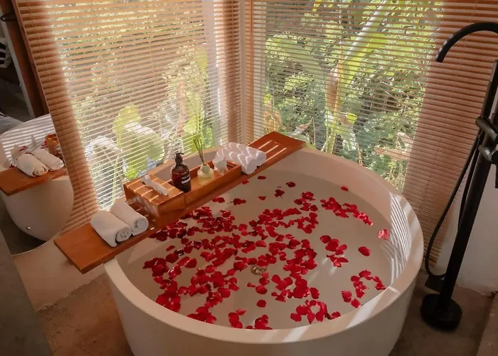 Tropical Ulu Private Pool Suite- Canna 別荘 *