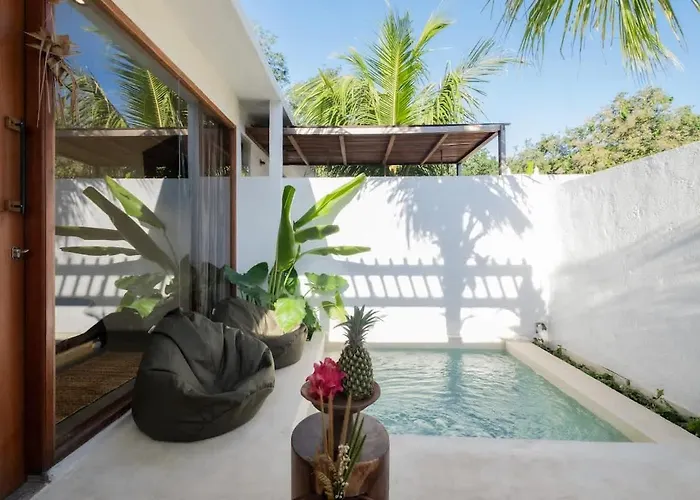 Tropical Ulu Private Pool Suite- Canna