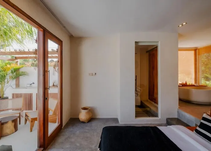 Tropical Ulu Private Pool Suite- Canna *