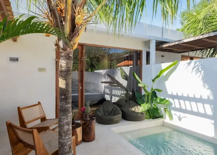 Tropical Ulu Private Pool Suite- Canna * ウルワツ