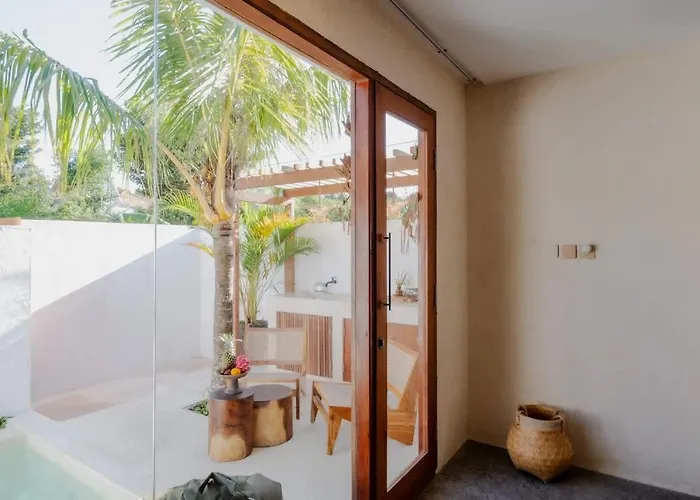 Tropical Ulu Private Pool Suite- Canna 別荘 ウルワツ
