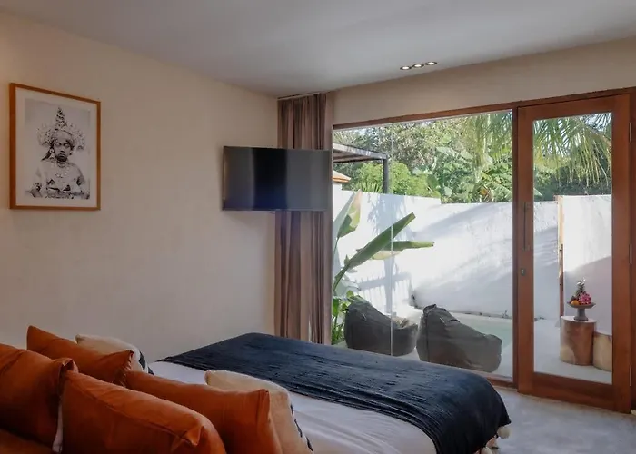 Tropical Ulu Private Pool Suite- Canna