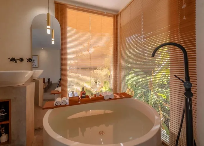 Tropical Ulu Private Pool Suite- Canna 別荘 *