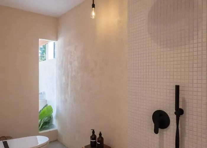 Tropical Ulu Private Pool Suite- Canna * ウルワツ