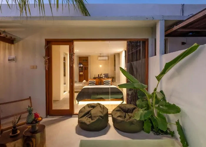 Tropical Ulu Private Pool Suite- Canna