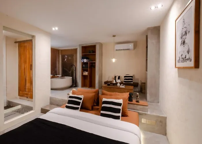 Tropical Ulu Private Pool Suite- Canna *