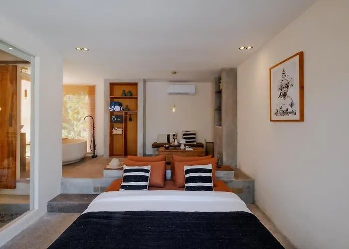 Tropical Ulu Private Pool Suite- Canna *