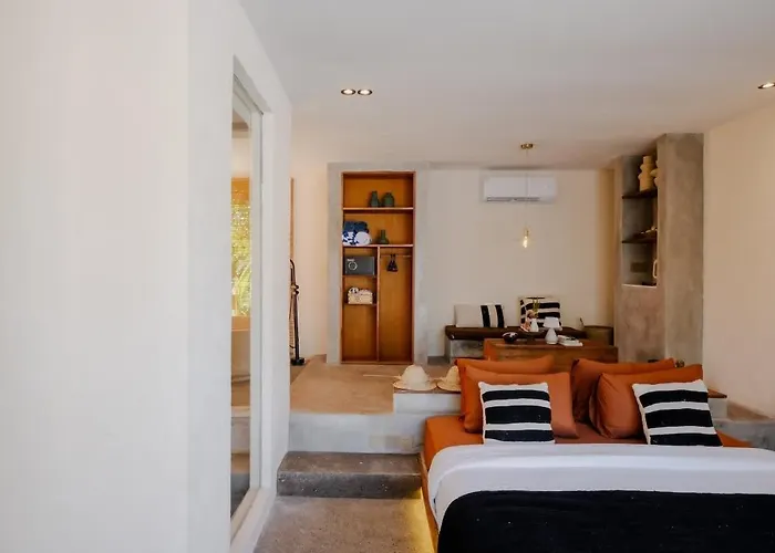 Tropical Ulu Private Pool Suite- Canna *