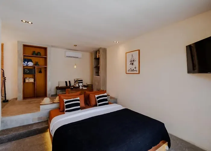 Tropical Ulu Private Pool Suite- Canna 別荘