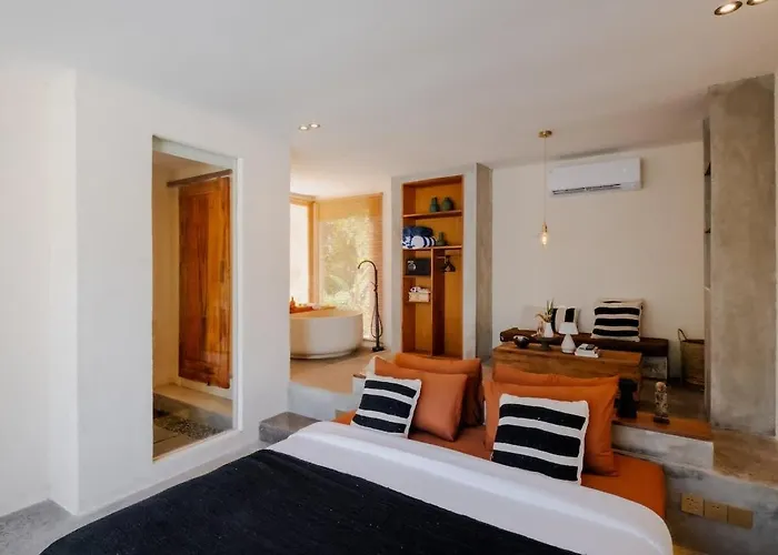 Tropical Ulu Private Pool Suite- Canna 別荘